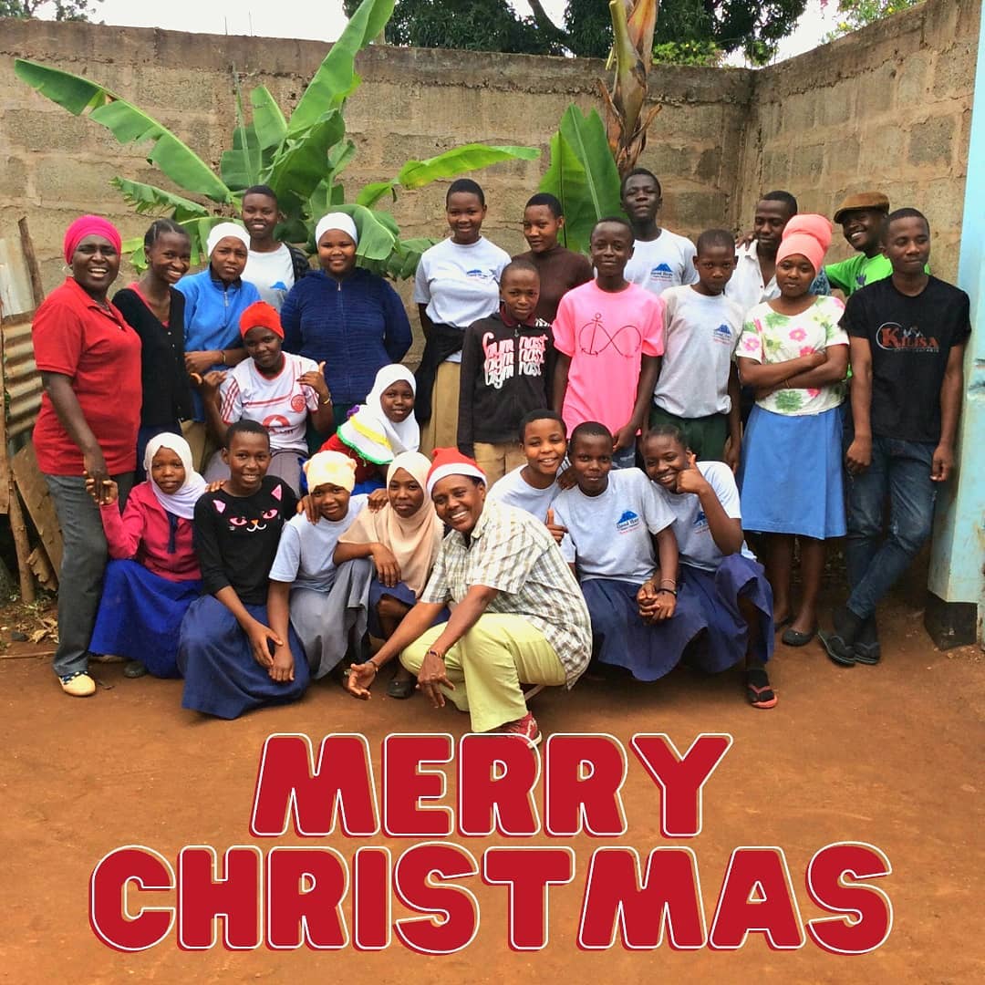To all of our friends and supporters from near and far: We wish all of you a very merry Christmas filled with joy and surrounded by family and/or friends. 💖

As the year is coming to an end, we also want to seize the opportunity to express our sincerest gratitude! We are immensely thankful for your many encouraging words and discussions, for those who are volunteering for us, and for those who fund our work. Through your growing support, also Good Hope has been able to grow and expand our services for the marginalized youth in our community. Thank you so much and be blessed! ❤️

We also wish you a Happy New Year 2022 that brings luck, health, and strength for everyone! 💖